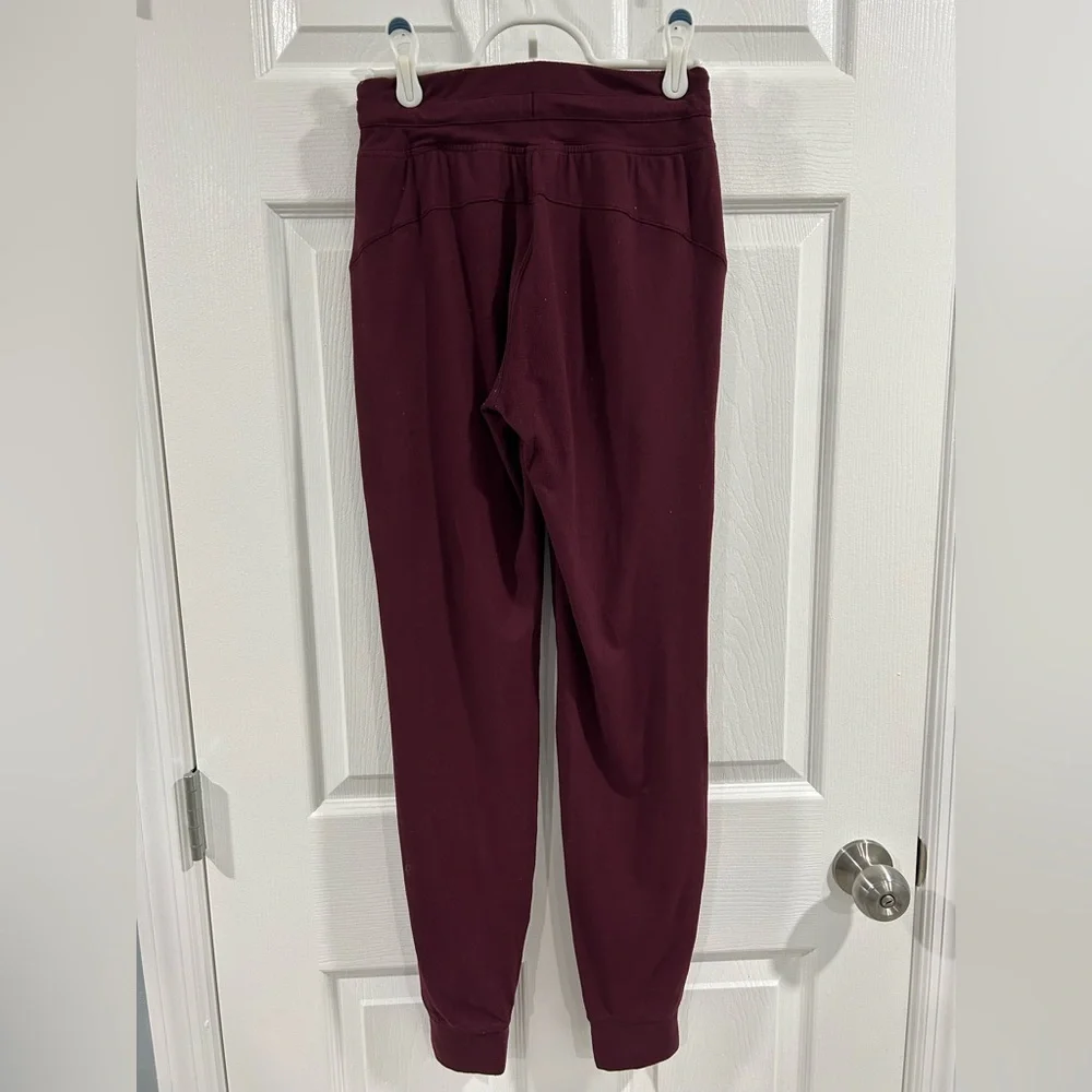 Lululemon On The Fly Jogger Burgundy Sporty Athleisure Sweat Pant Maroon size 2